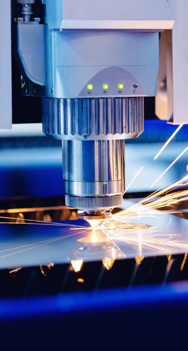foto laser cortando metal